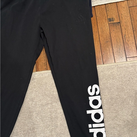 Men’s size large adidas lot 
4 t shirts and 2 sweatpants - Picture 3 of 9